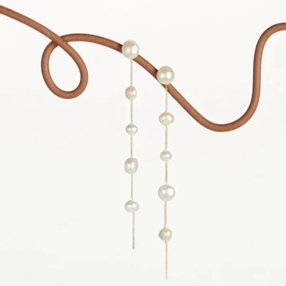 Cult Gaia Atum Freshwater Pearl Post Back Earrings - Picture 7 of 8